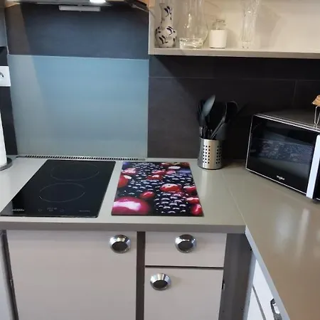 Apartment Face A La